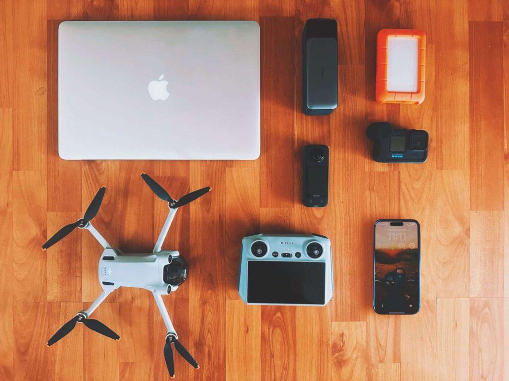 Macbook Pro, Anker 737 powerbank, Lacie 4TB, DJI Mini Pro, Insta 360, GoPro 11, iPhone 14 Pro Max