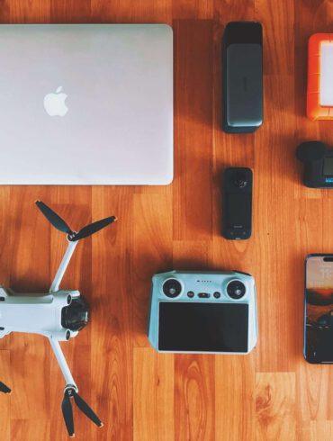 Macbook Pro, Anker 737 powerbank, Lacie 4TB, DJI Mini Pro, Insta 360, GoPro 11, iPhone 14 Pro Max