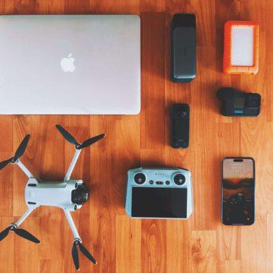 Macbook Pro, Anker 737 powerbank, Lacie 4TB, DJI Mini Pro, Insta 360, GoPro 11, iPhone 14 Pro Max
