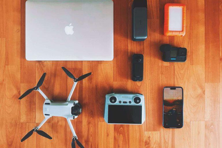 Macbook Pro, Anker 737 powerbank, Lacie 4TB, DJI Mini Pro, Insta 360, GoPro 11, iPhone 14 Pro Max