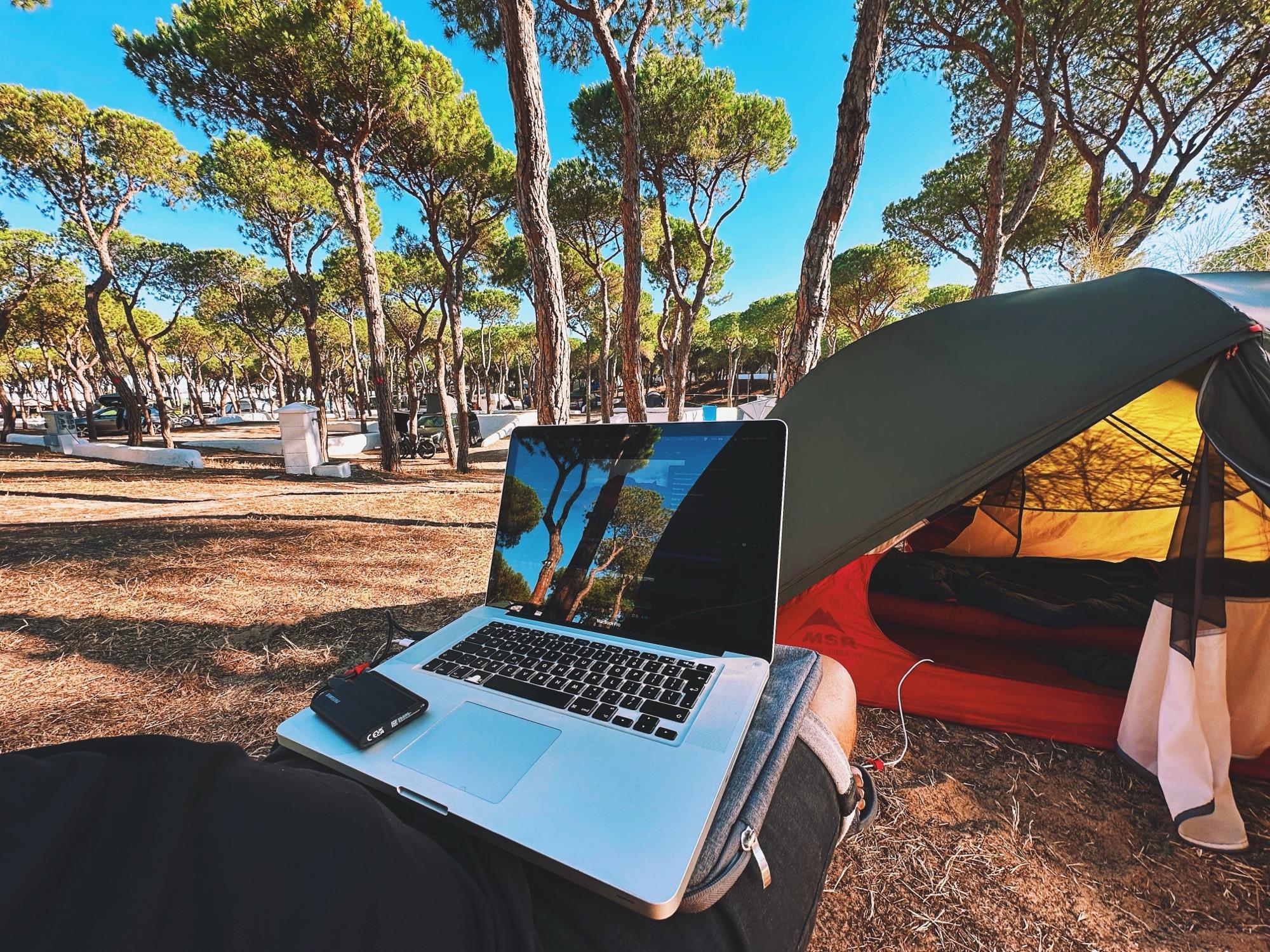 Open-air editing on a camping at Puerto Santa Marรญa, Spain ๐ช๐ธ